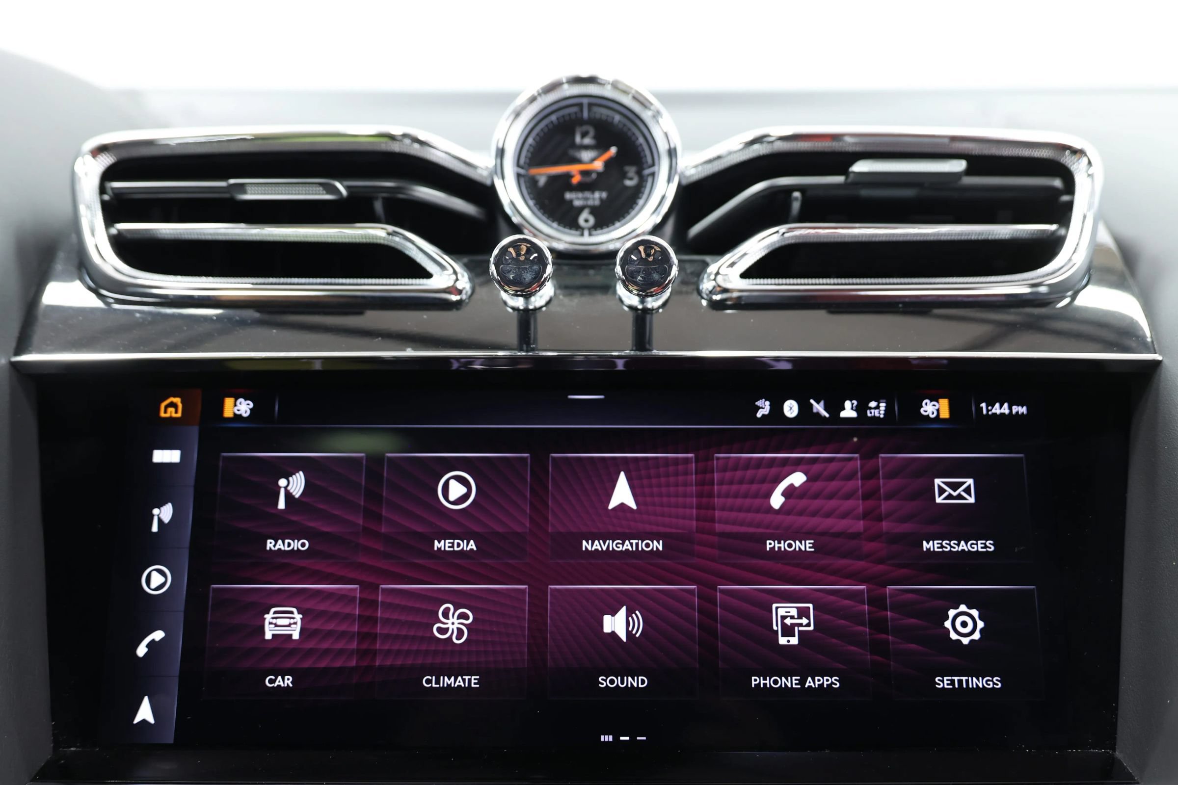 Used 2022 Bentley Bentayga AWD/4WD image 42