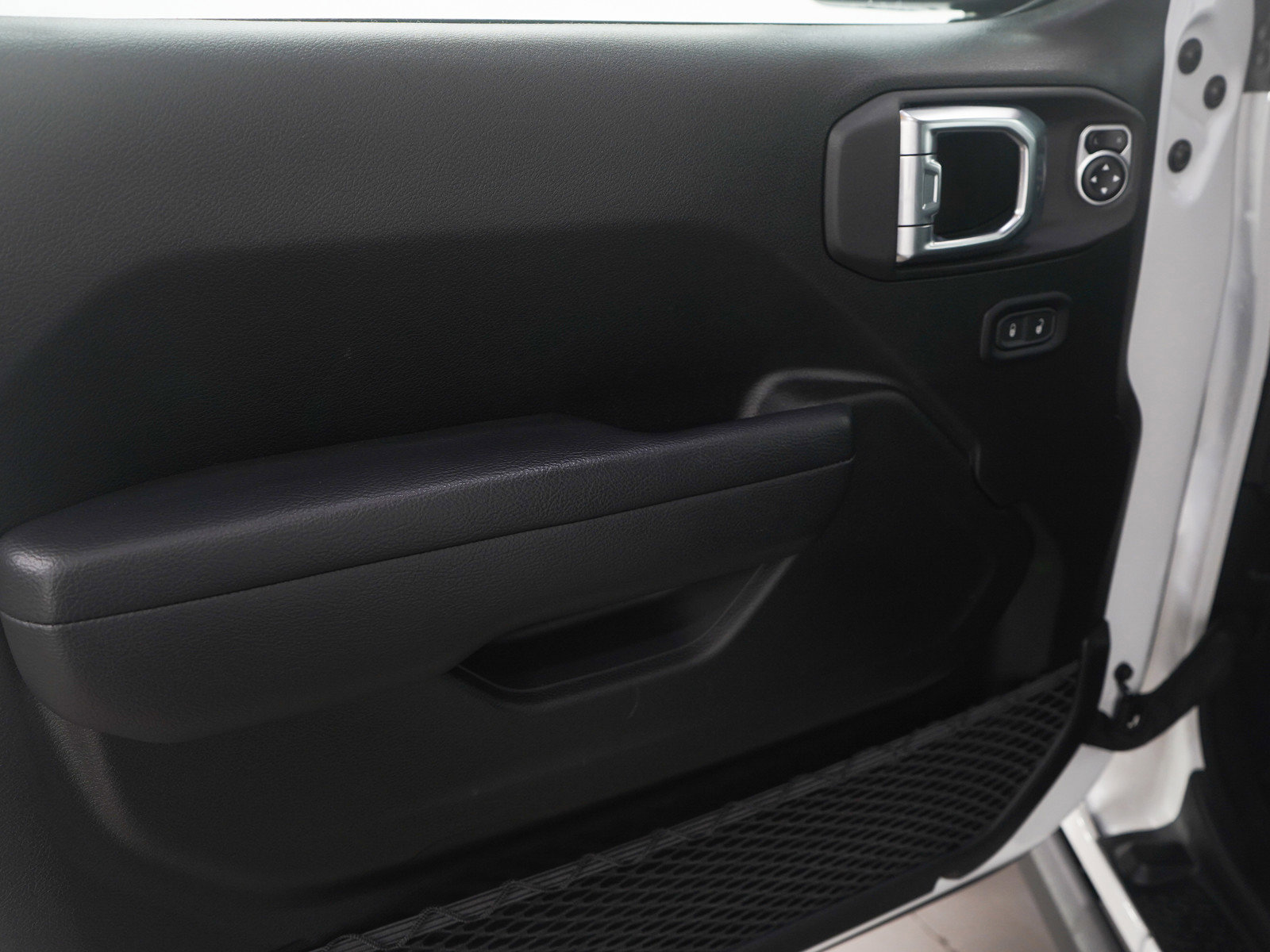 Used 2025 Jeep Gladiator Sport image 15