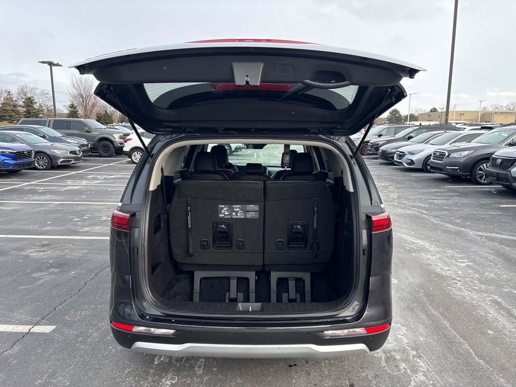 Used 2024 Kia Carnival LX image 7
