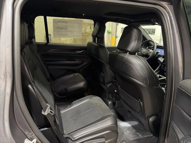 Certified 2024 Jeep Grand Cherokee L Altitude AWD/4WD image 11