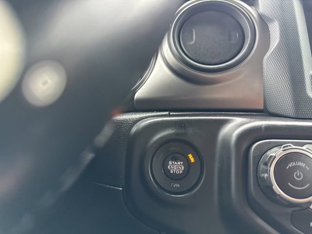 Used 2021 Jeep Gladiator Willys image 31