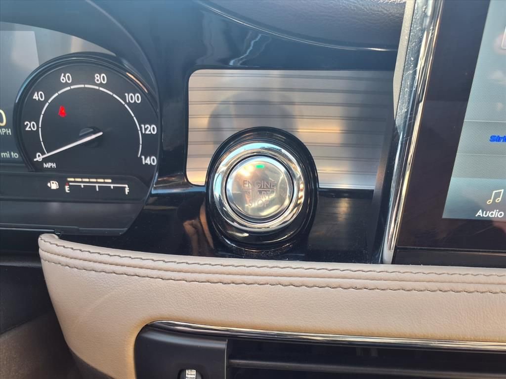 Certified 2021 Lincoln Corsair Standard w/ Premium Package image 11