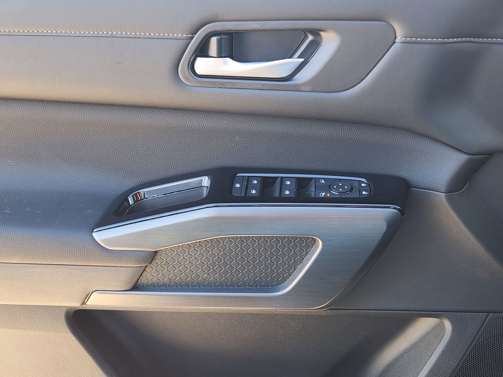 New 2026 Nissan Pathfinder SL image 20