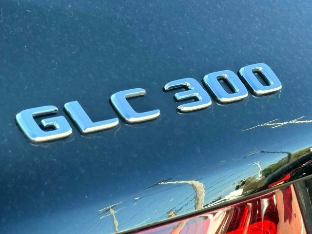Used 2019 Mercedes-Benz GLC 300 4MATIC image 11