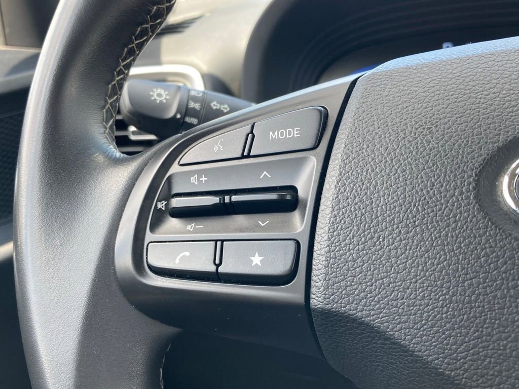 Used 2025 Hyundai Venue SEL FWD image 13