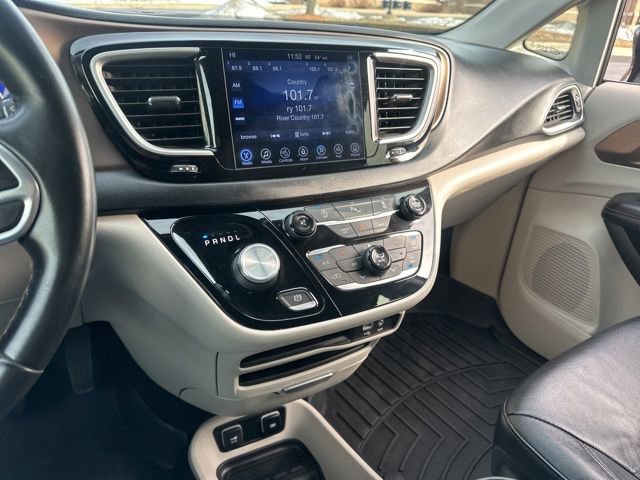 Certified 2017 Chrysler Pacifica Touring-L image 48