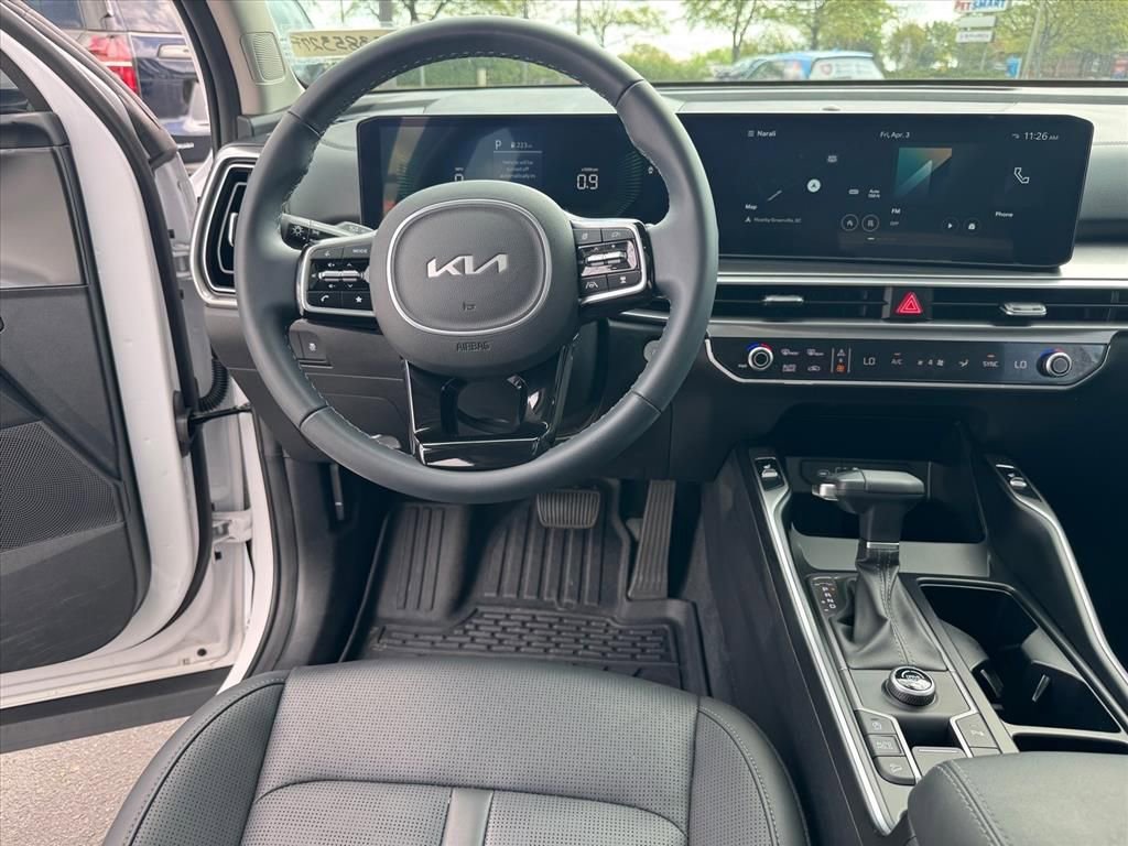 Certified 2025 Kia Sorento S w/ Panoramic Sunroof Package image 13