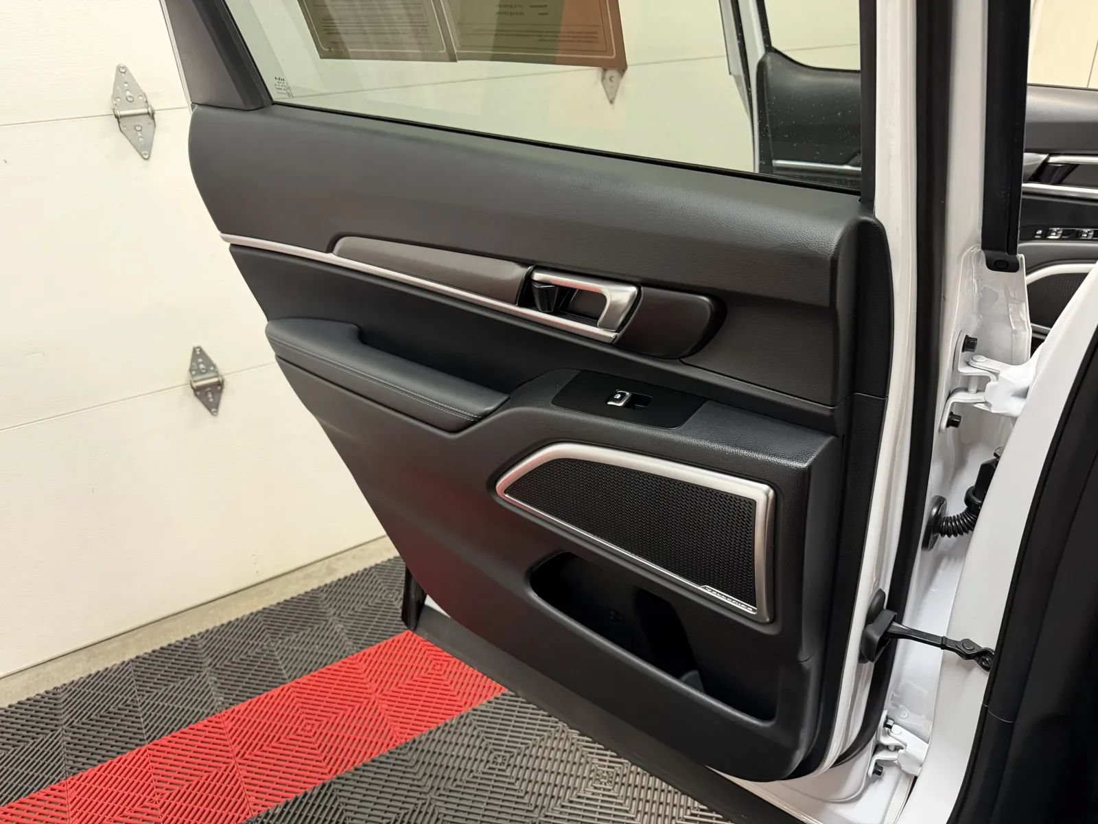 Used 2024 Kia Telluride LX FWD image 27