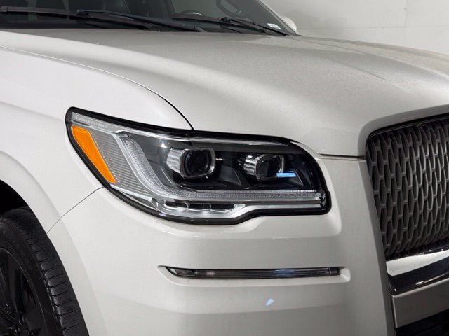 Used 2023 Lincoln Navigator L Reserve AWD/4WD image 12