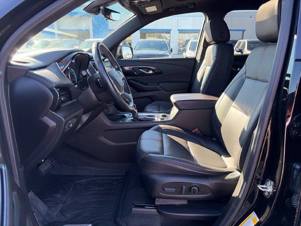 Used 2023 Chevrolet Traverse RS w/ LPO, Floor Liner Package AWD/4WD image 16