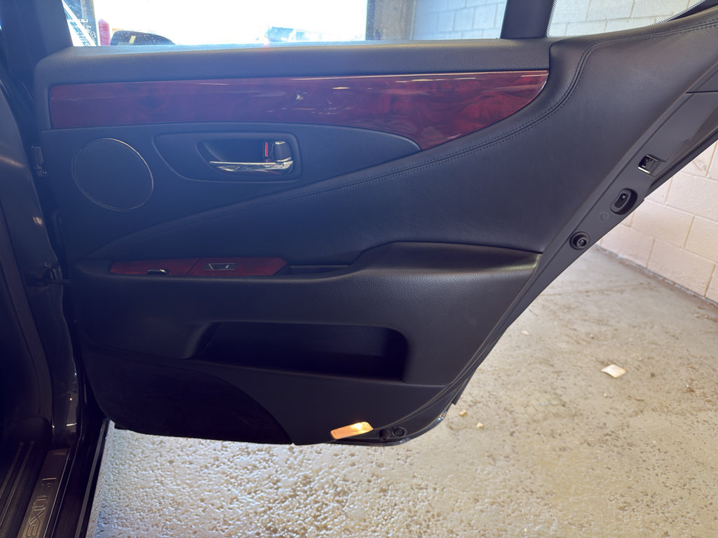 Used 2011 Lexus LS 460 AWD w/ Comfort Pkg image 27