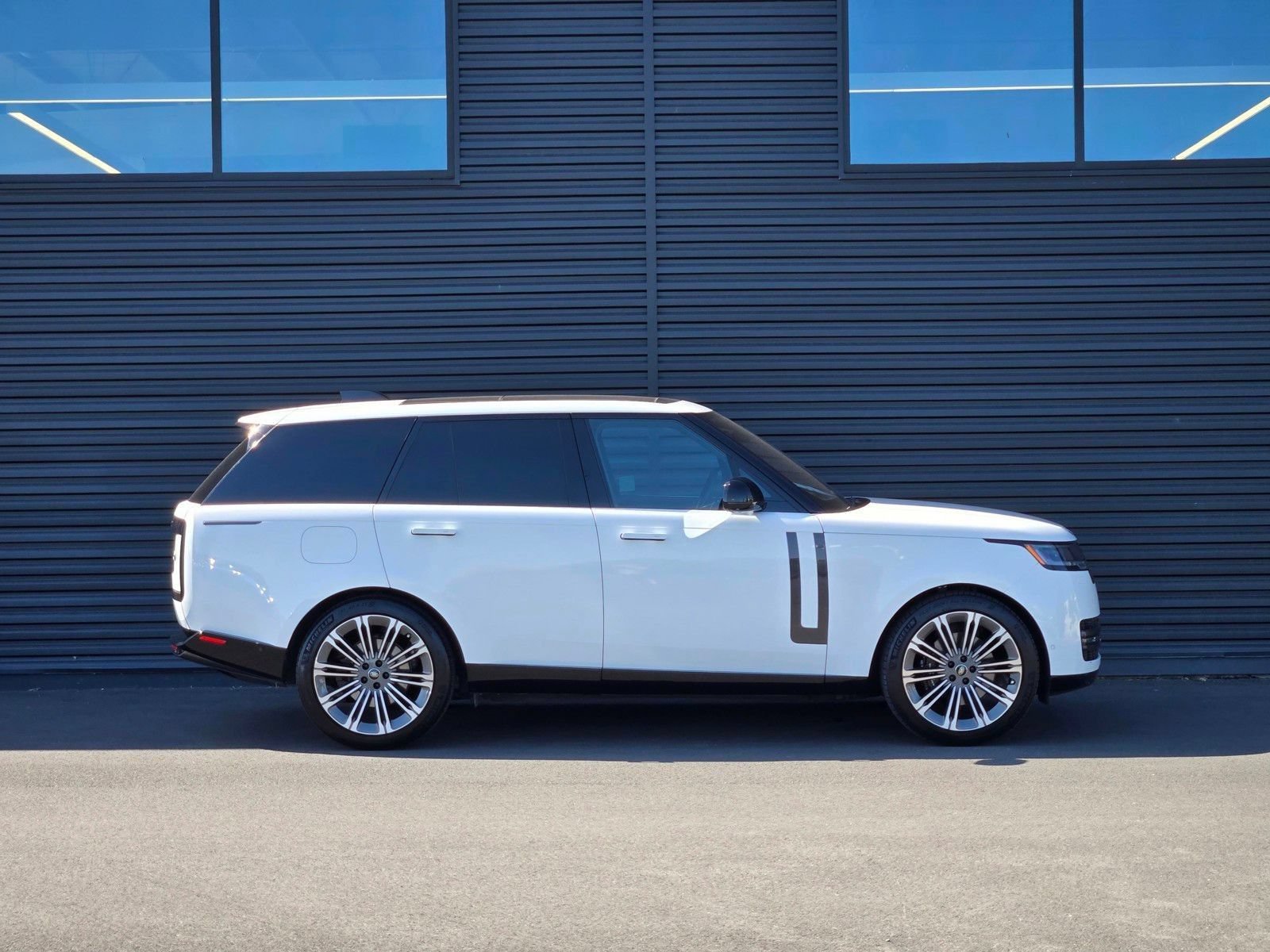 Used 2023 Land Rover Range Rover SE AWD/4WD image 8