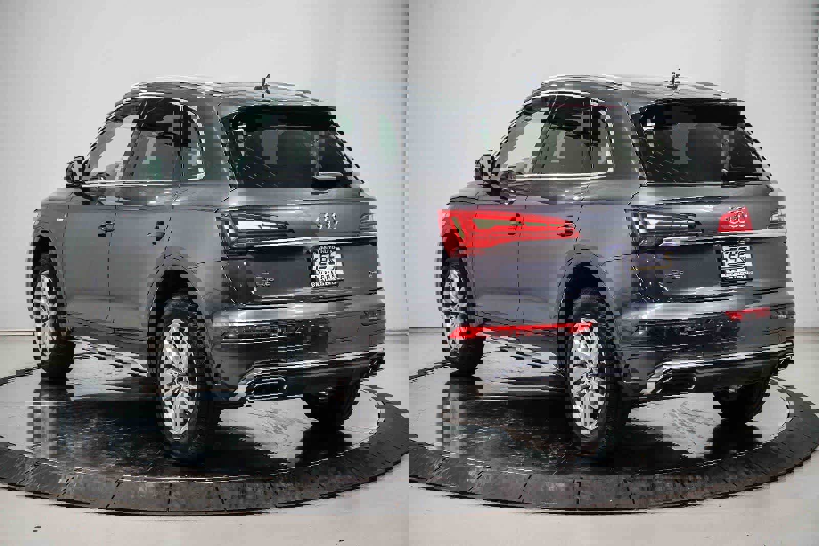 Used 2023 Audi Q5 2.0T Premium w/ Convenience Package image 2