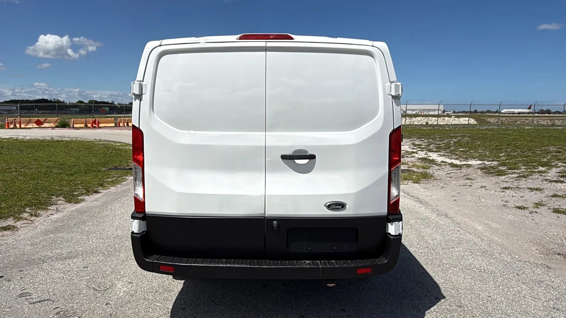 Used 2024 Ford Transit 250 Low Roof w/ Exterior Upgrade Package RWD image 4