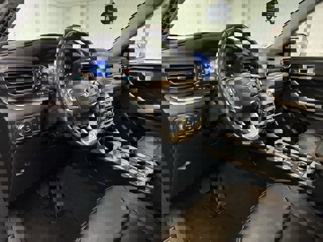 Used 2022 Ford Explorer XLT w/ Equipment Group 202A image 10