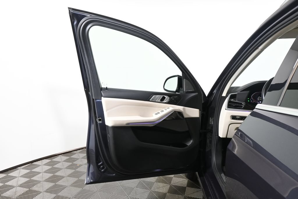 Used 2020 BMW X7 xDrive40i w/ Premium Package AWD/4WD image 32
