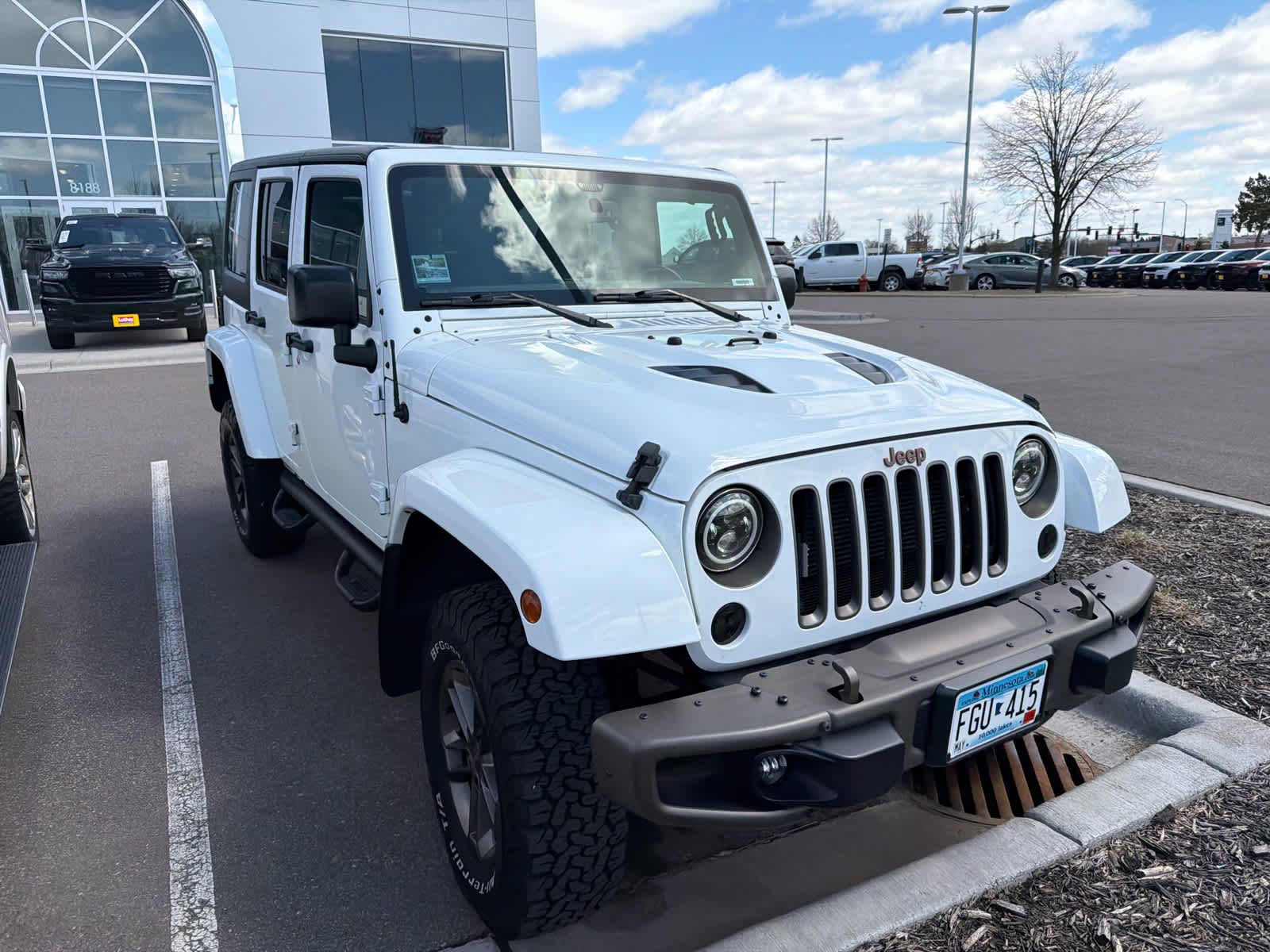 Used 2016 Jeep Wrangler Unlimited Sahara image 2