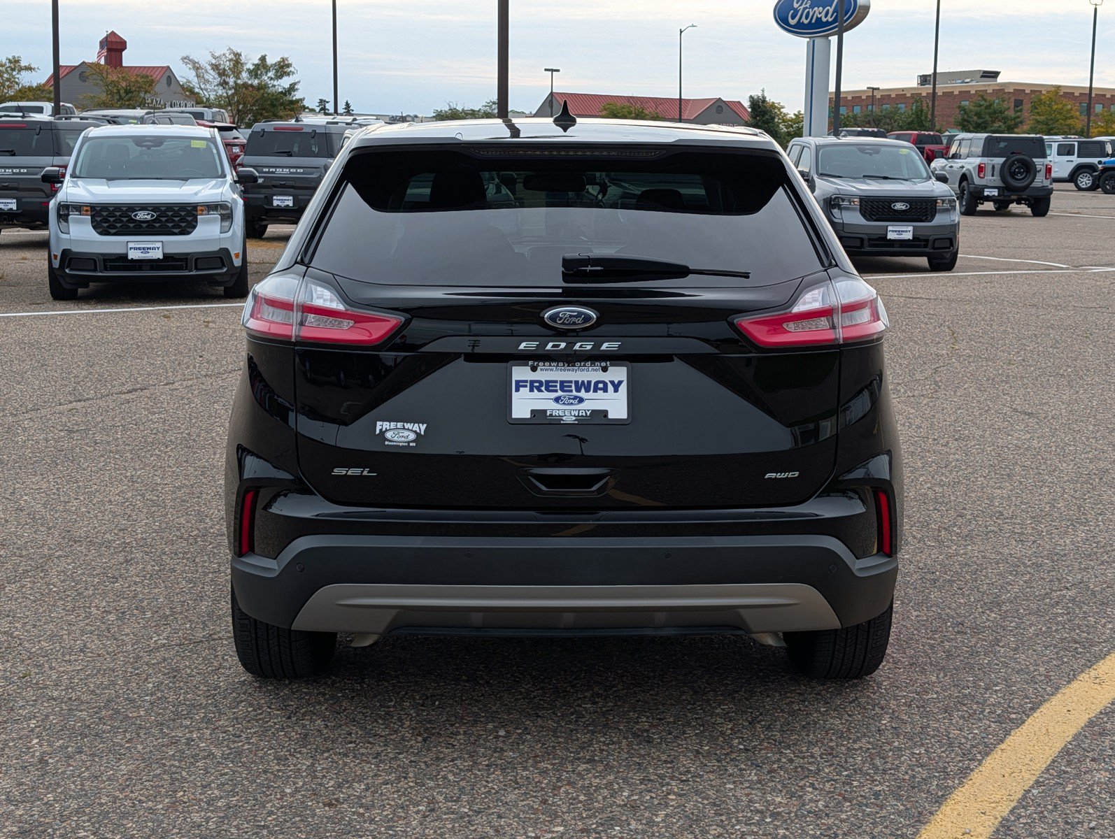 Used 2024 Ford Edge SEL AWD/4WD image 4