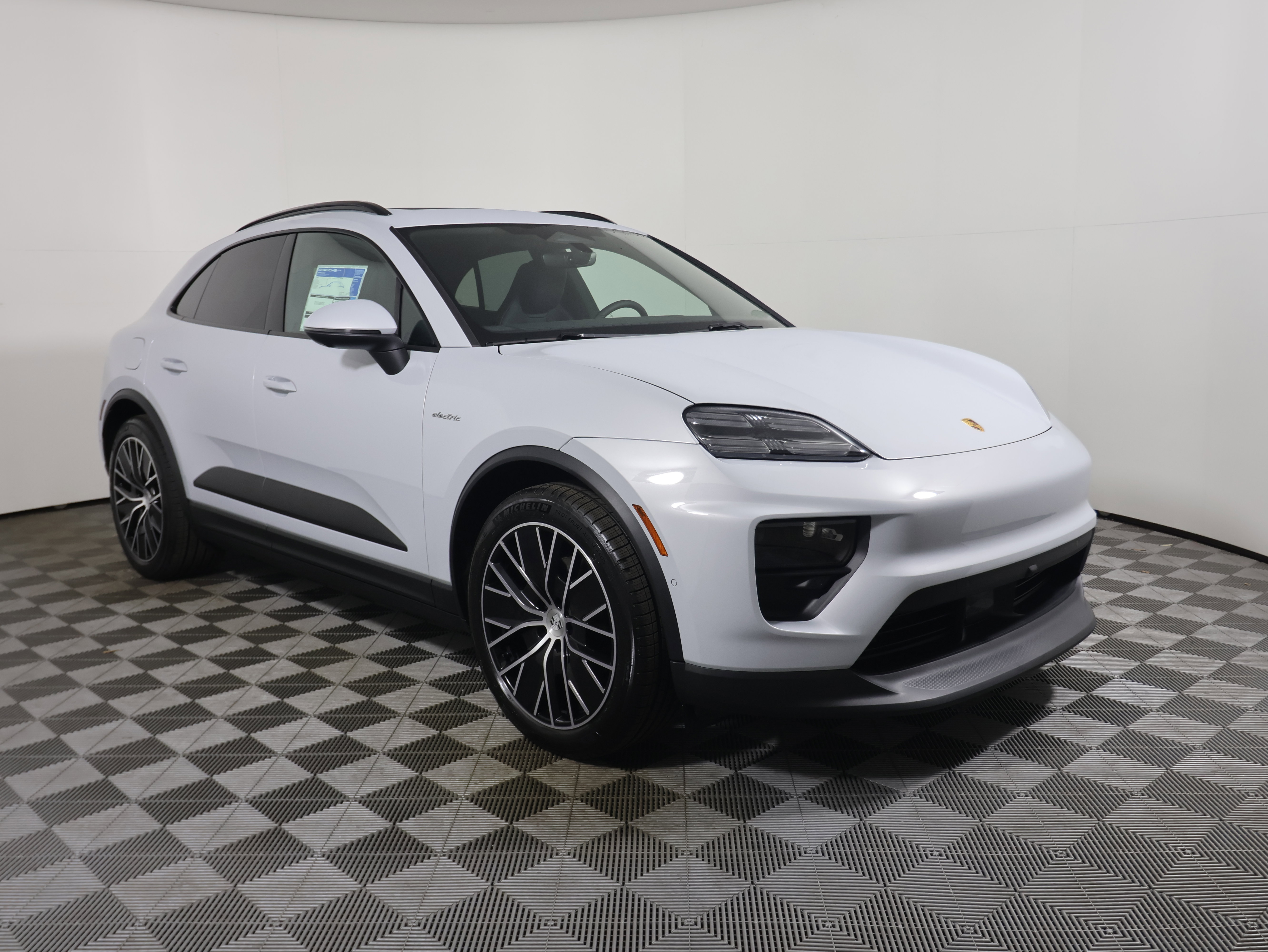 New 2025 Porsche Macan Electric image 9