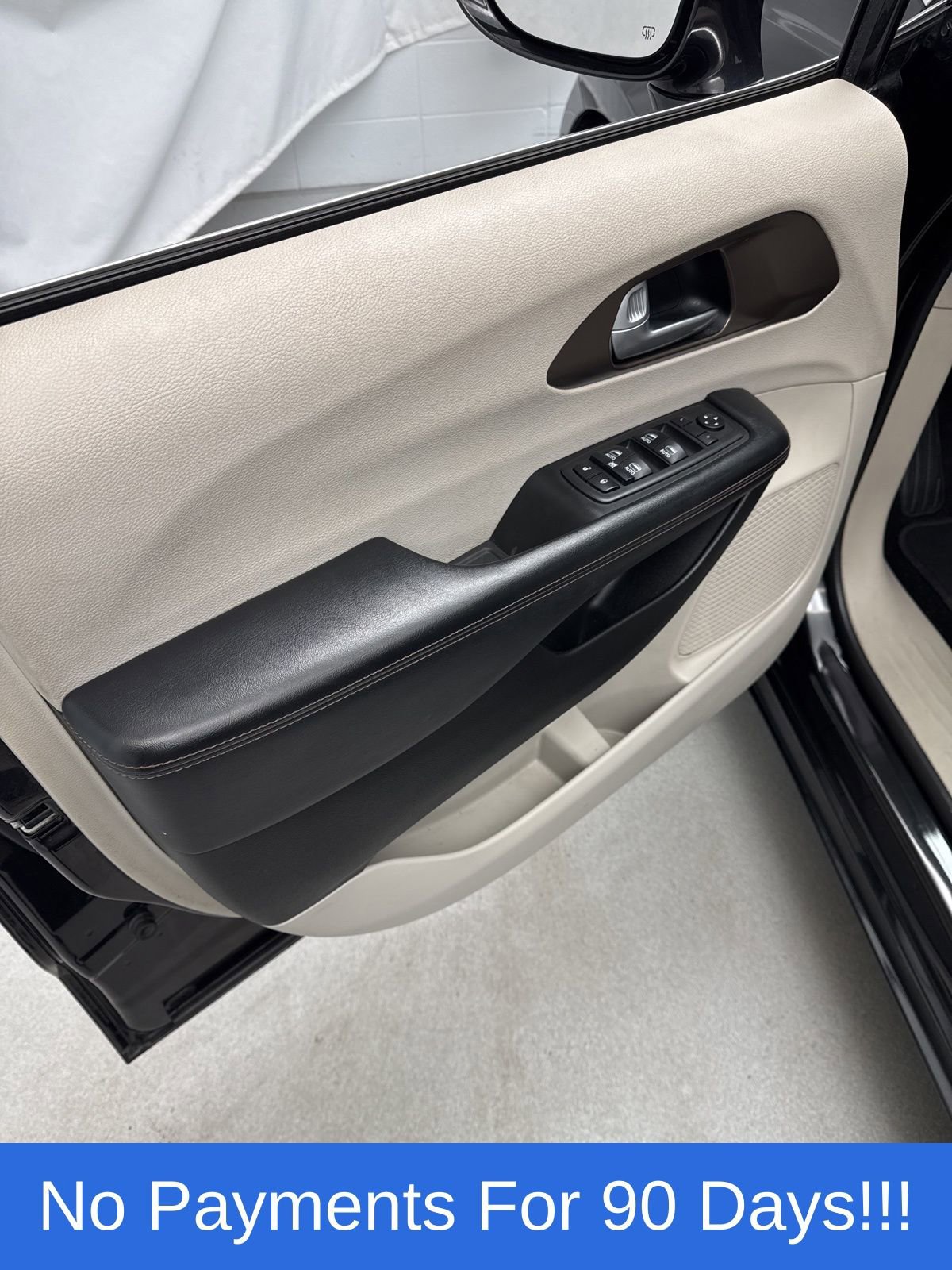 Used 2017 Chrysler Pacifica Touring-L Plus w/ Tire & Wheel Group image 14