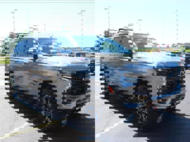 Used 2023 Chevrolet Suburban Z71 image 3