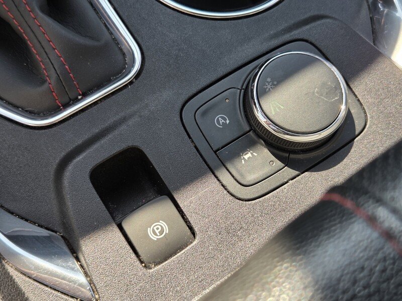 Used 2023 Chevrolet Traverse RS FWD image 25