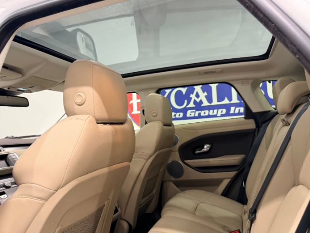 Used 2018 Land Rover Range Rover Evoque SE AWD/4WD image 24