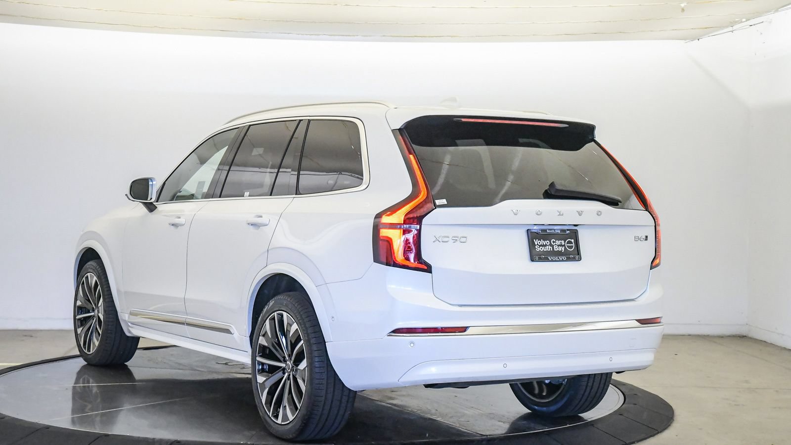 Used 2026 Volvo XC90 B6 Plus w/ Protection Package Premier AWD/4WD image 2