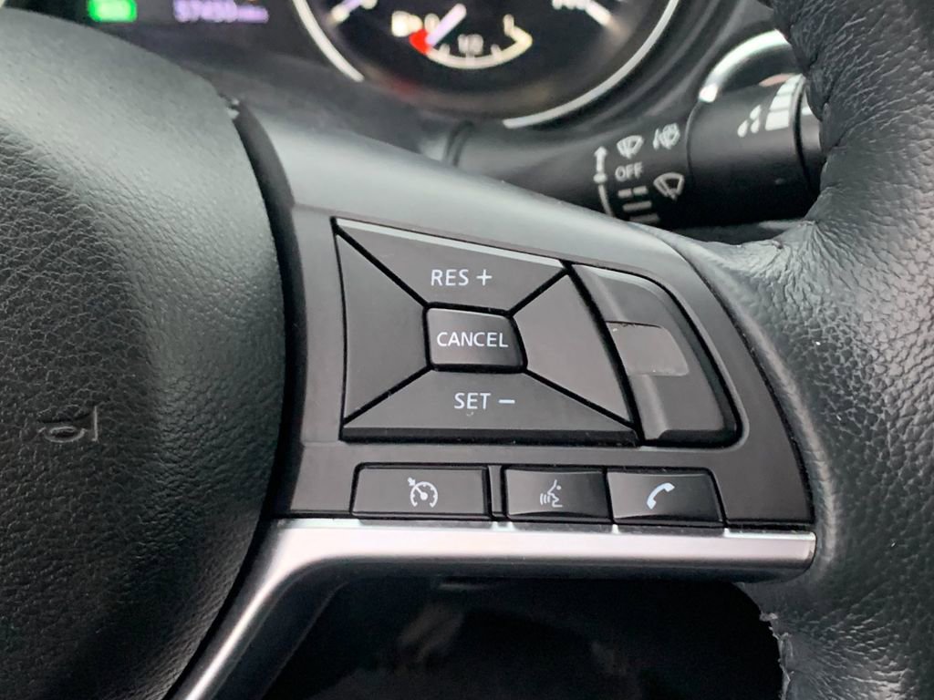Used 2018 Nissan Rogue SV image 26
