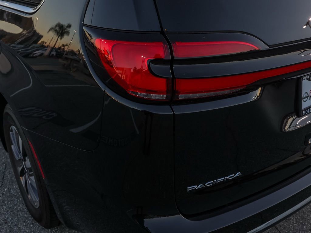 Used 2024 Chrysler Pacifica Select image 7