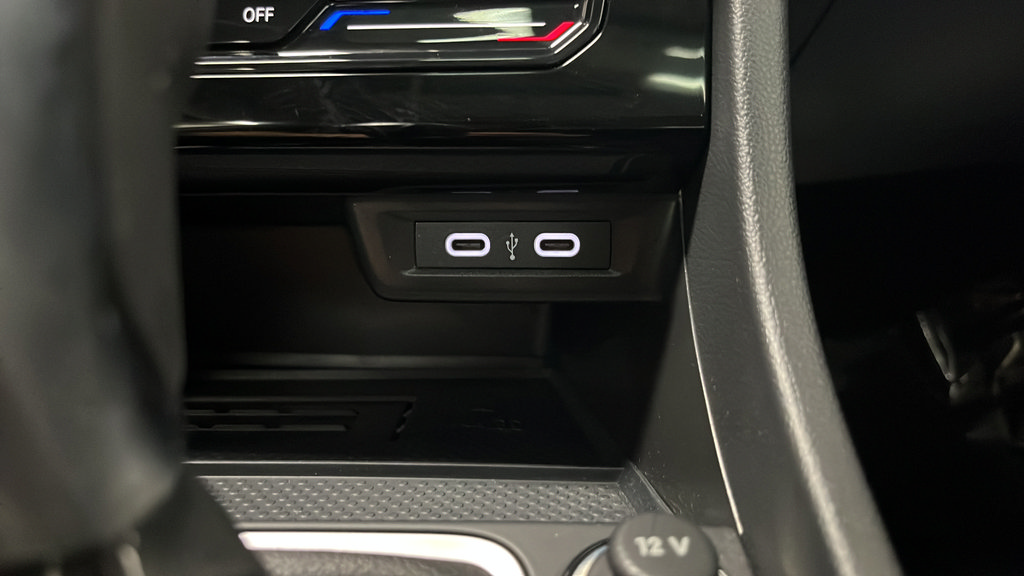 Used 2025 Volkswagen Jetta SE w/ Sunroof Package FWD image 30