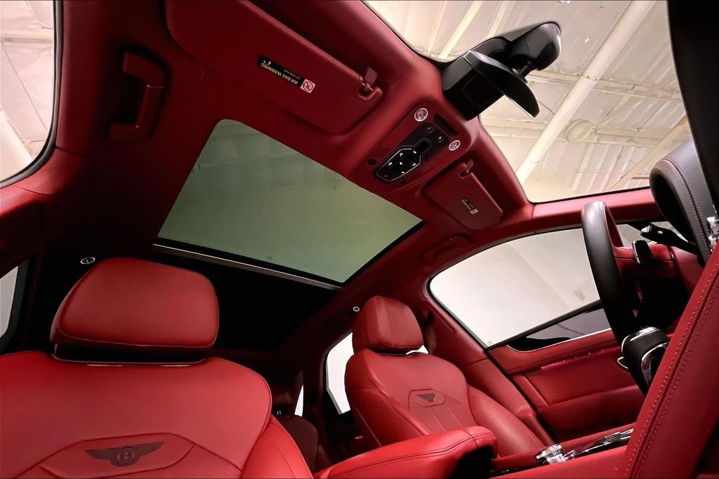 Used 2022 Bentley Bentayga AWD/4WD image 20