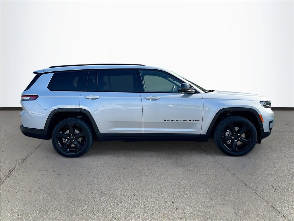 Certified 2023 Jeep Grand Cherokee L Laredo image 8