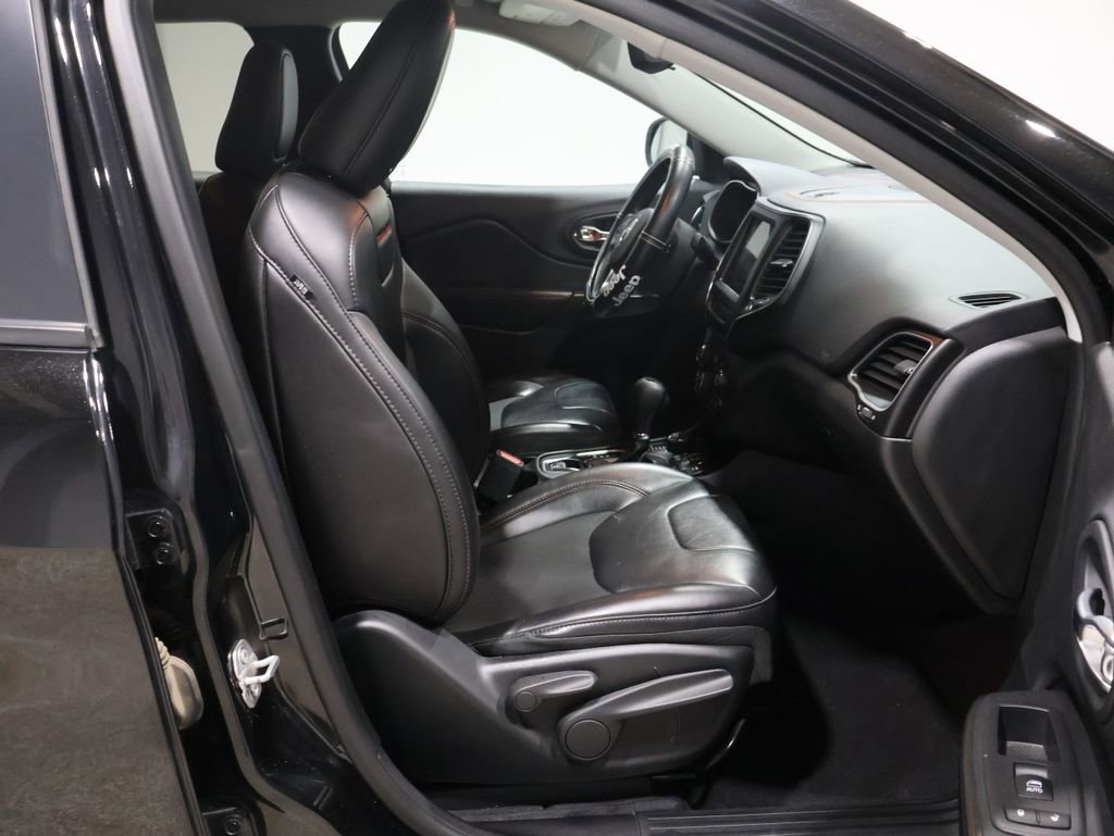 Used 2019 Jeep Cherokee Trailhawk w/ Cold Weather Group image 22