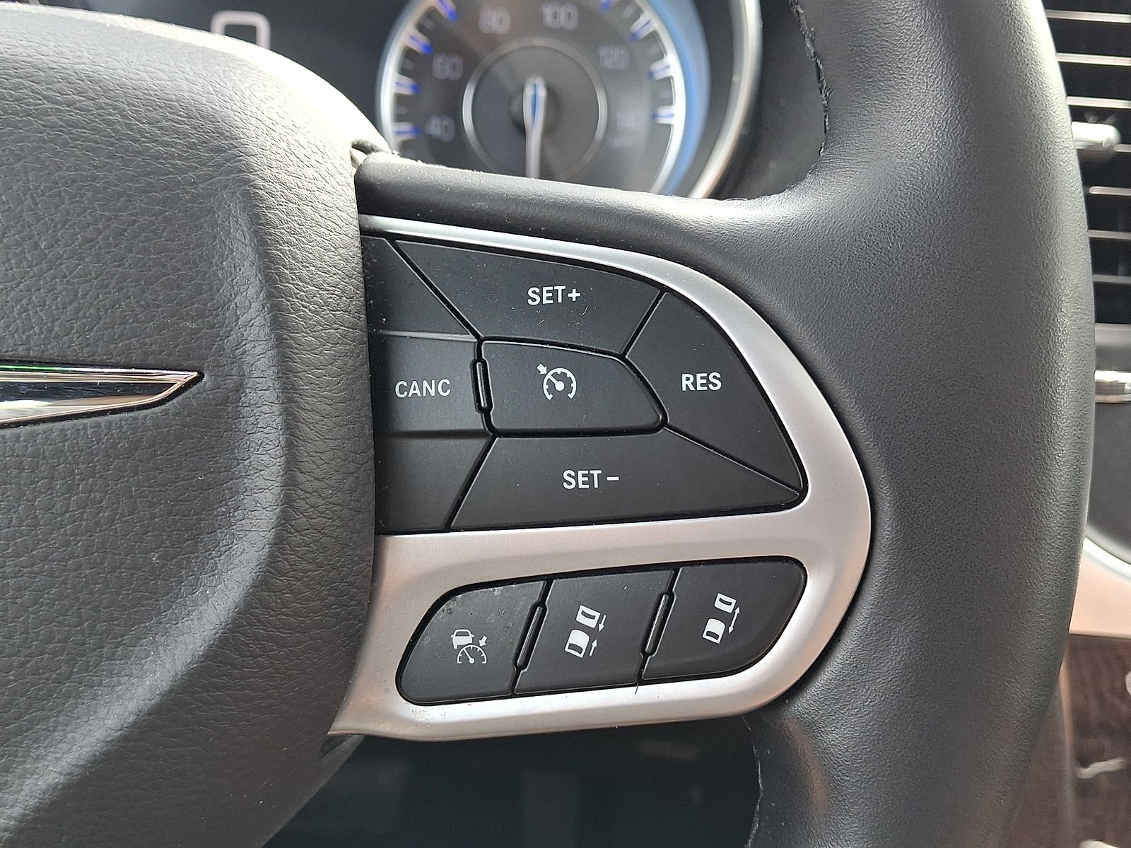 Used 2018 Chrysler 300 Limited w/ Safetytec Plus Group AWD/4WD image 22