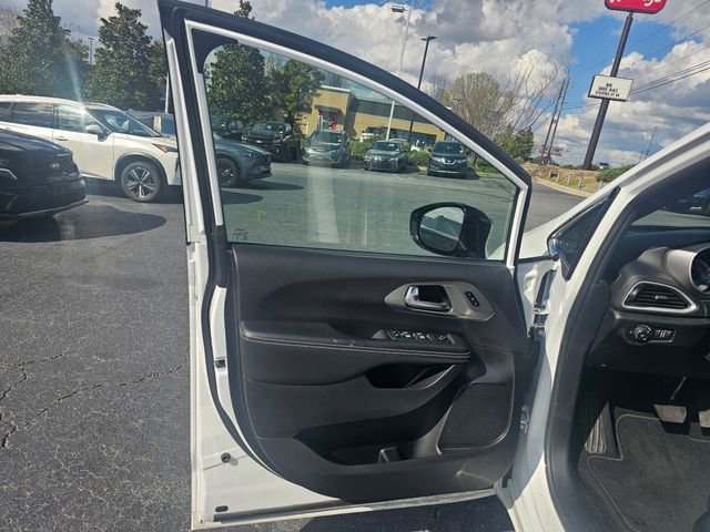 Used 2025 Chrysler Pacifica Select image 29