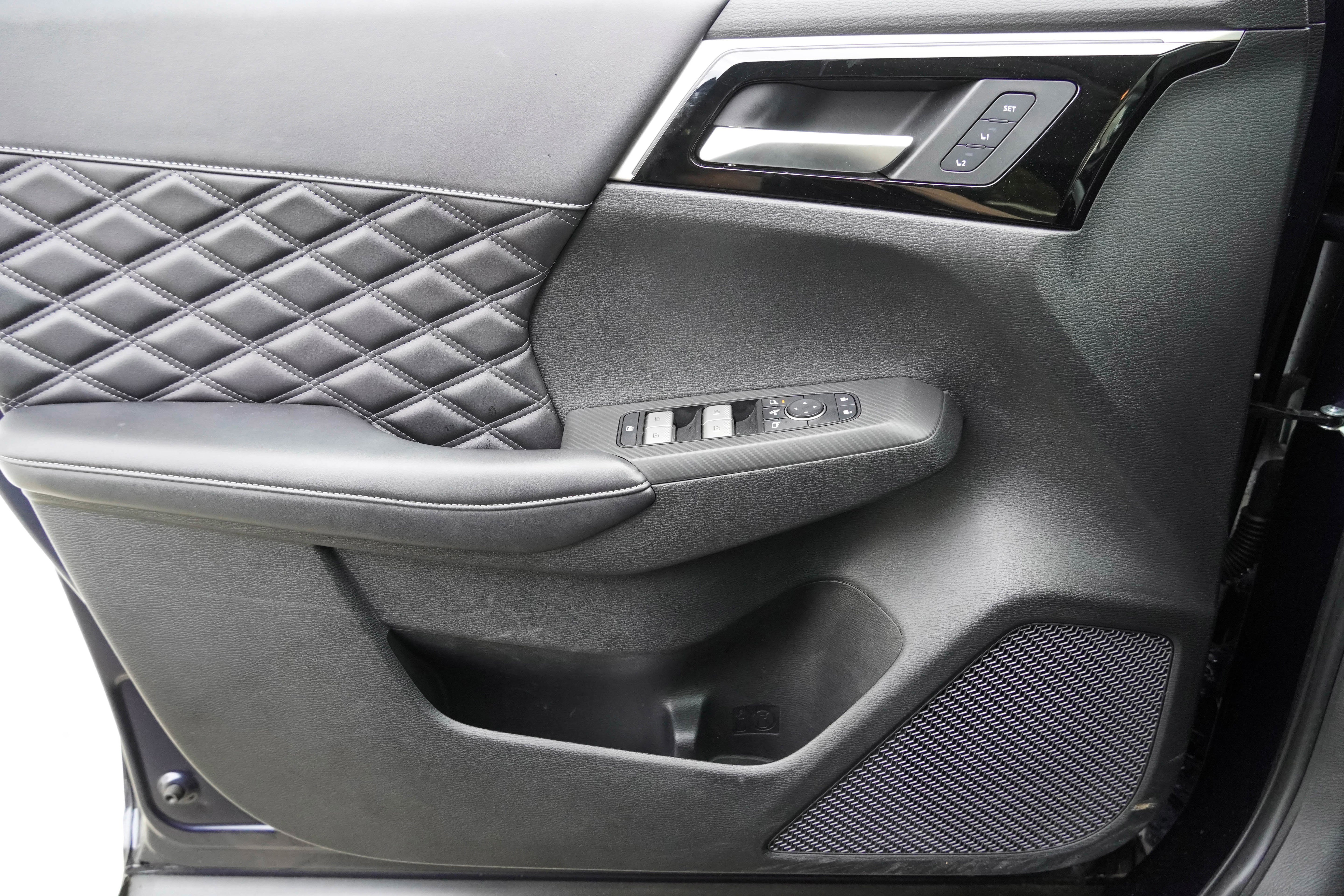 Used 2024 Mitsubishi Outlander 4WD Plug-In Hybrid image 30