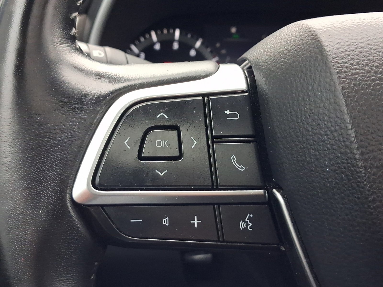 Used 2021 Toyota Highlander XLE AWD/4WD image 26