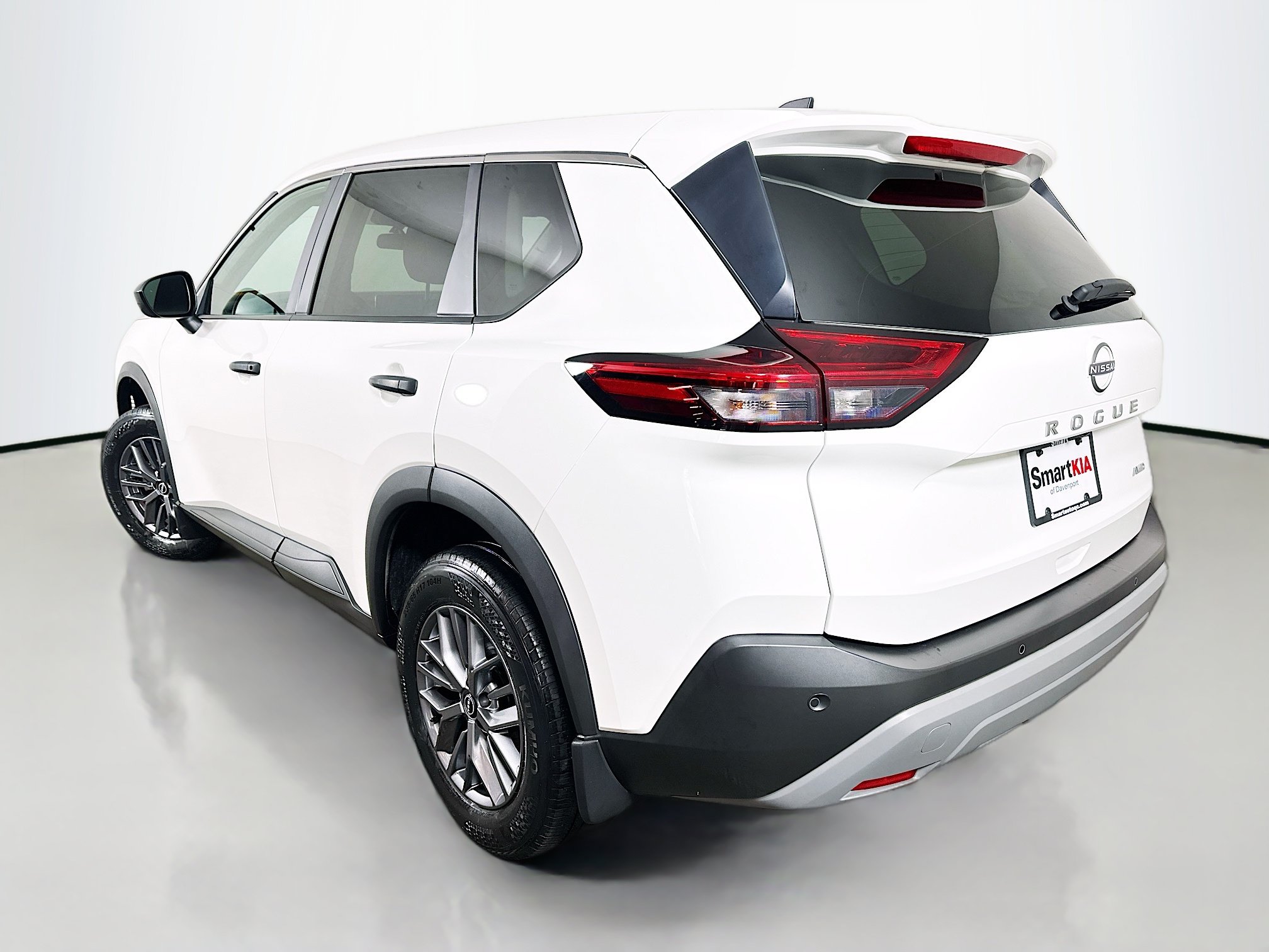 Used 2023 Nissan Rogue S AWD/4WD image 5