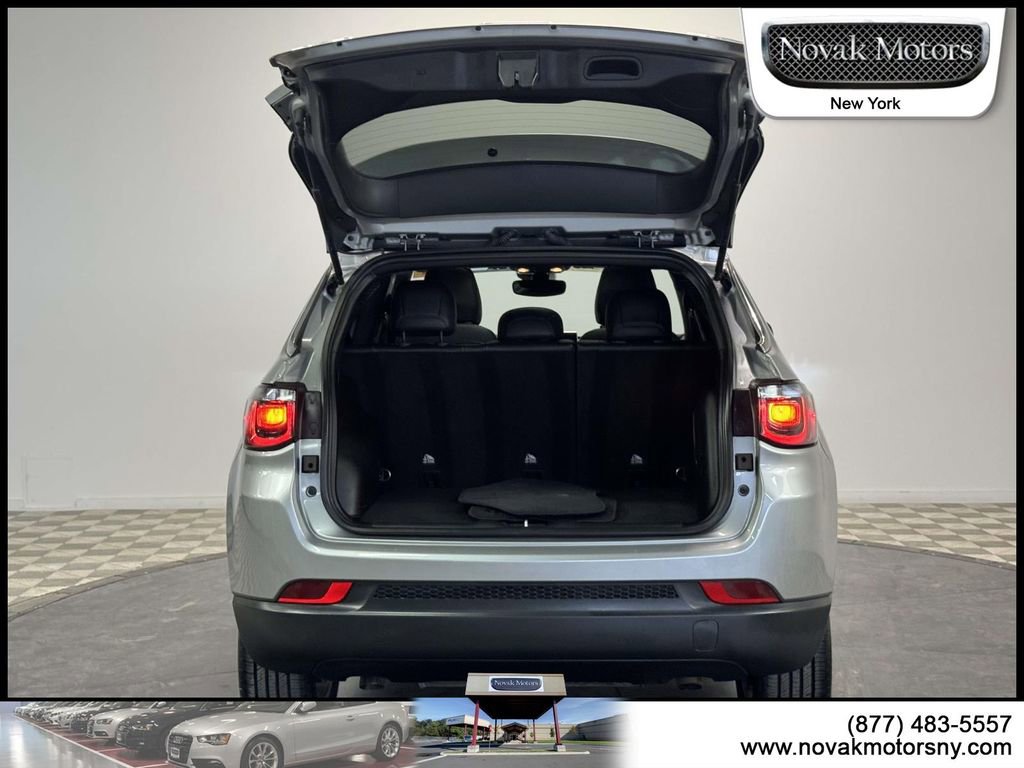 Used 2023 Jeep Compass Latitude w/ Sun and Sound Group AWD/4WD image 9