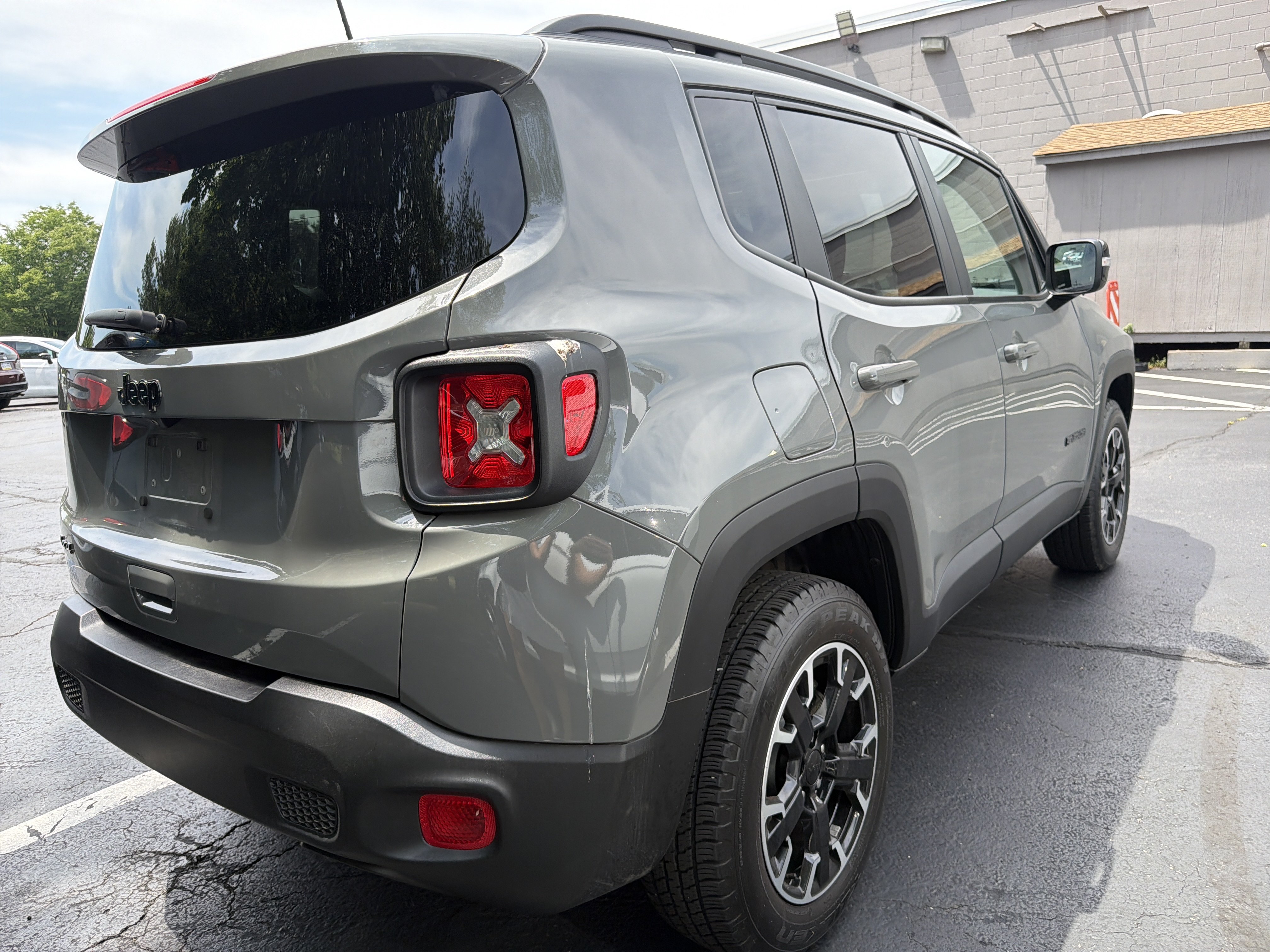 Certified 2023 Jeep Renegade Latitude w/ Sun/Sound Group AWD/4WD image 9