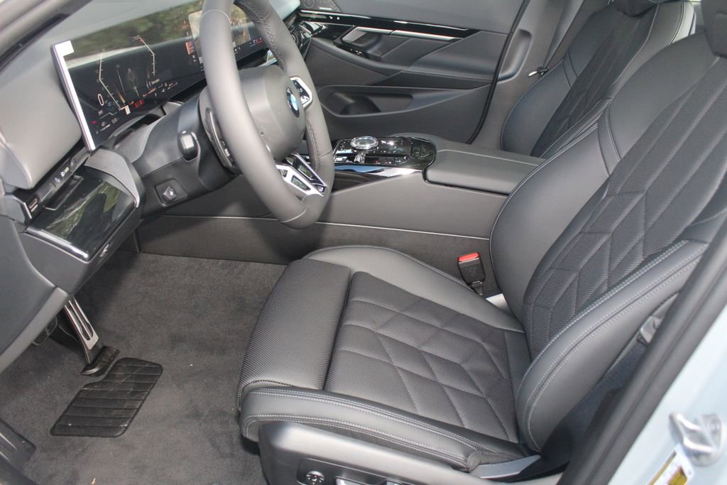 Used 2026 BMW 530i xDrive w/ Executive Package AWD/4WD image 19