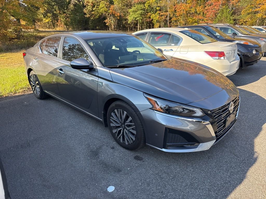 Used 2023 Nissan Altima 2.5 SV w/ SV Premium Package