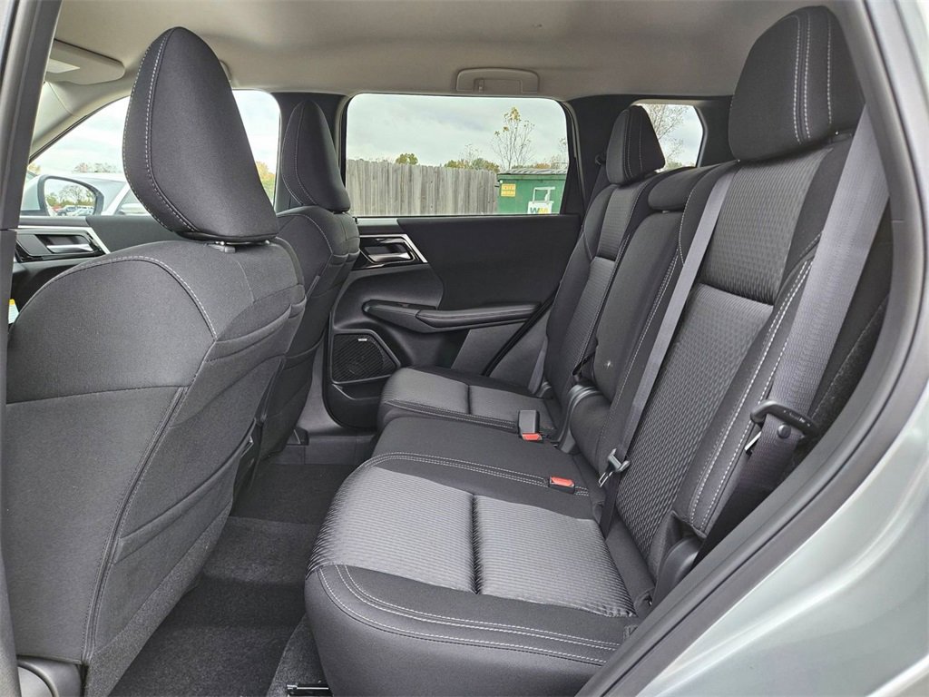 New 2025 Mitsubishi Outlander ES image 25