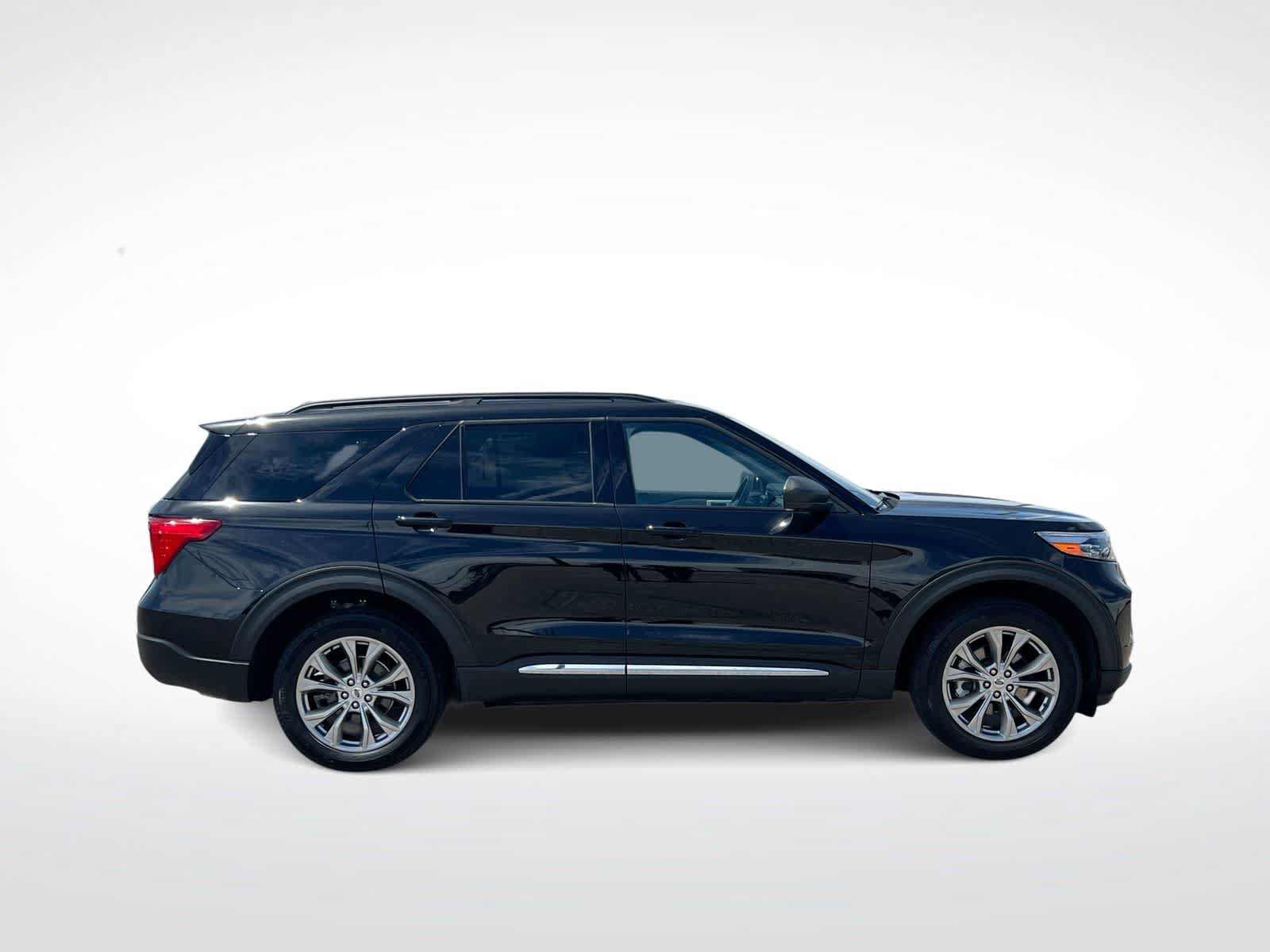 Used 2023 Ford Explorer XLT w/ Equipment Group 202A AWD/4WD image 9