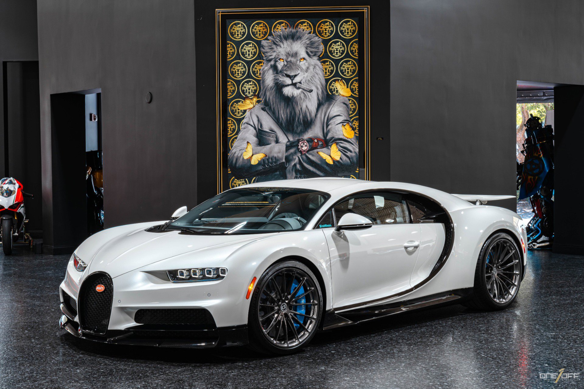 Used 2019 Bugatti Chiron image 1