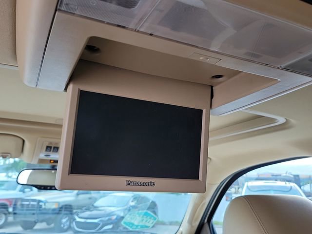 Used 2011 Chevrolet Suburban LTZ RWD image 19