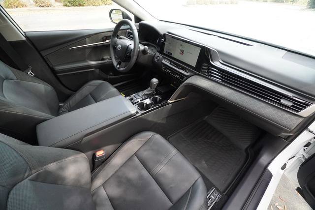 Used 2025 Toyota Camry XLE image 26