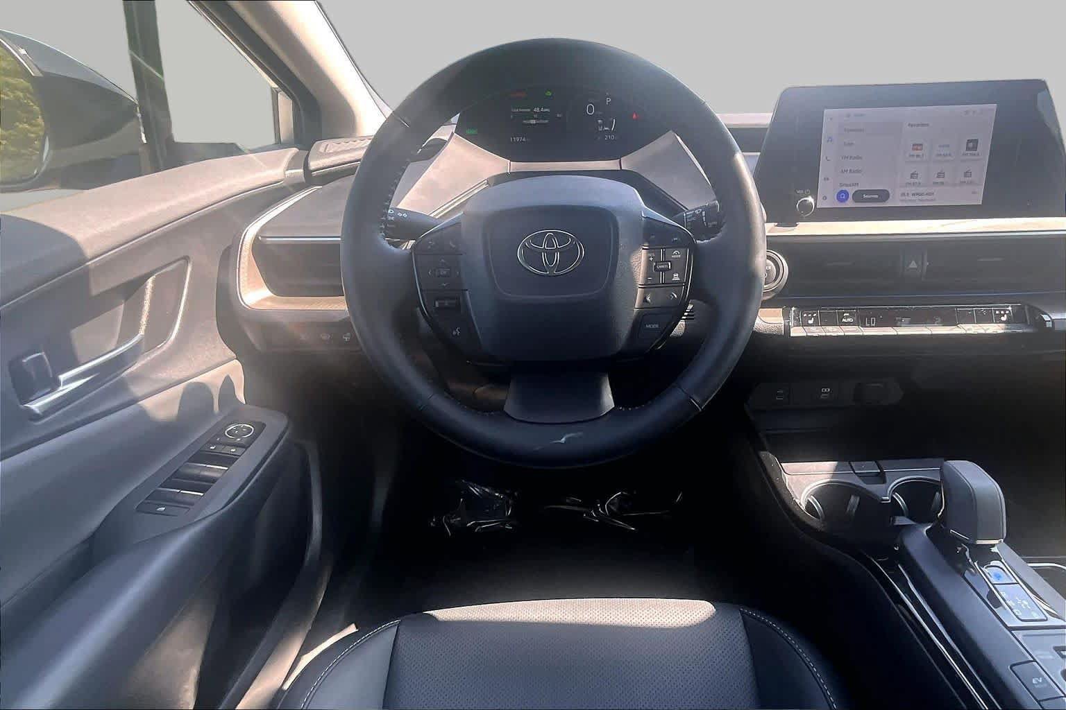 Used 2024 Toyota Prius XLE FWD image 6