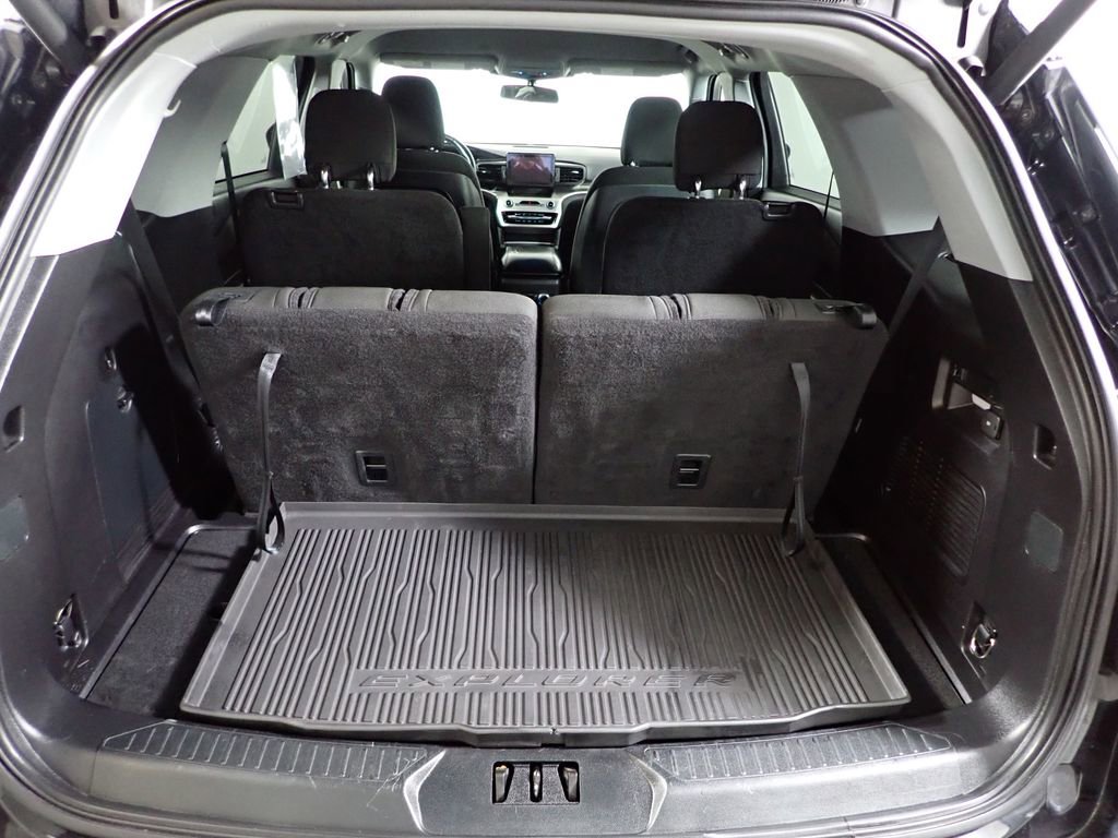 Used 2020 Ford Explorer XLT w/ Comfort Package image 10